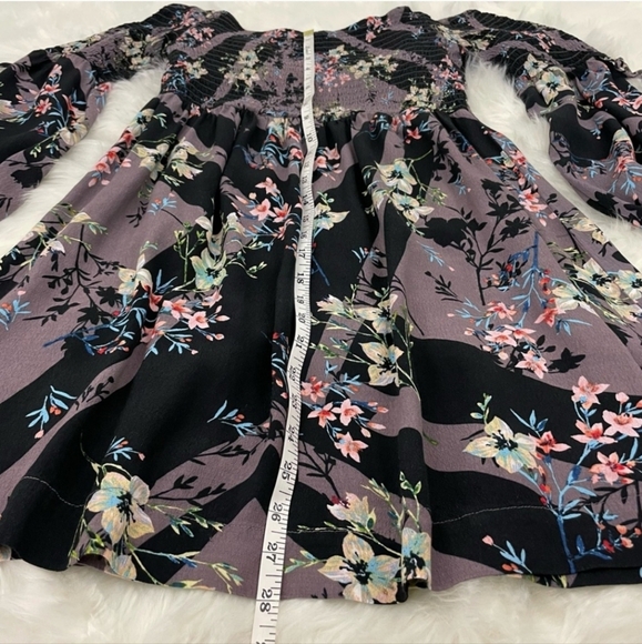 Guess Off The Shoulder Bell Sleeve Floral Dress in Purple, Size Medium - Picture 3 of 6